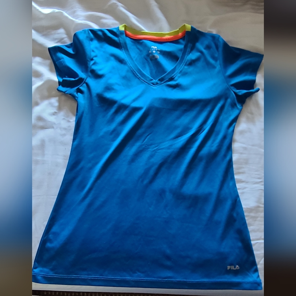 Fila size medium ladies fitness t shirt.
